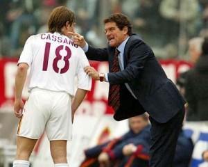 CASSANO/CAPELLO - Tempi duri, anche per il pluripremiato tecnico ex Milan. Nel 2004 ha fatto i conti con le "sregolatezze" di Cassano, tra l'indisciplina tattica e la sopportazione di scherzi eccessivi. Alla fine di un allenamento il campione barese, esasperato dai richiami del mister, decise di andarsene a fare la doccia con largo anticipo, e Don Fabio sbottò: "Solo i conigli scappano". Chissà come l'avrà risposto Antonio, meglio non scoprirlo...