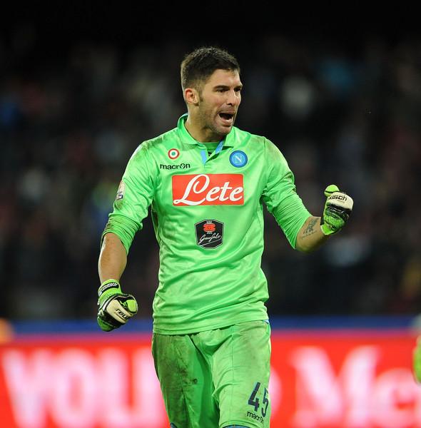 MARIANO ANDUJAR, NAPOLI - Con il Napoli in vantaggio dopo la gara d'andata, il VfL Wolfsburg doveva attaccare a testa bassa e non si è tirato indietro, impegnando il portiere per tutta la serata. Con due buone parate nel primo tempo su Ivan Perišić e Nicklas Bendtner, l'estremo difensore ha tenuto il punteggio sullo 0-0, mentre sui gol nella ripresa non ha avuto colpe.