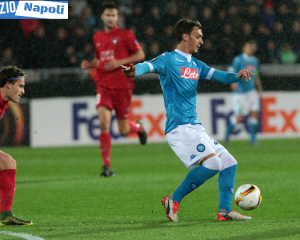  3 - Al "Renzo Barbera" di Palermo va in scena Palermo-Napoli nel giorno di San Valentino. La squadra di Rafa Benitez incassa una sonora sconfitta per 3-1 contro i siculi, in una partita dominata dai padroni di casa. Lazaar apre le marcature con un sinistro da fuori area; si scatena poi Franco Vazquez che prima segna il raddoppio palermitano, poi serve una assist al bacio per Rigoni che sigla la terza marcatura. Il gol del Napoli è però una primizia: una splendida giocata di Manolo Gabbiadini, che di tacco segna il gol della bandiera su calcio di punizione battuto da De Guzman. Un gol amaro per il risultato, ma memorabile per il tocco di pregevole fattura.