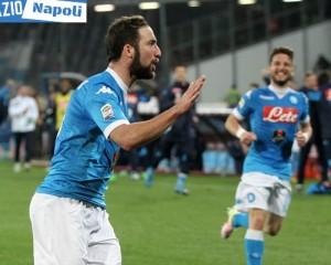 higuain gol esultanza mertens
