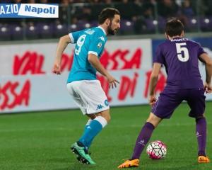 higuain badelj fiorentina napoli