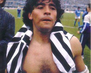 sport_calcio_italiano_maradona_napoli_maglia_juventus