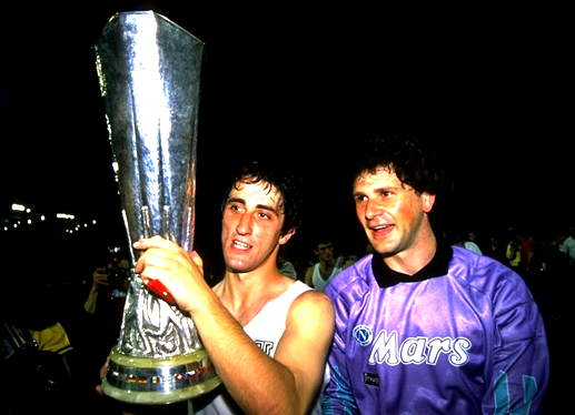 de-napoli-e-giuliani-sollevano-il-trofeo