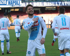 MERTENS - Un 2016 iniziato bene e finito anche meglio. L'apporto del folletto belga è stato determinante in molte situazioni, che sia in campionato o in campo europeo per lui non c'è differenza: ha ammattito ogni avversario a prescindere. Adesso addirittura veste i panni del bomber, giocando di fatto in una posizione tipicamente non sua, ma dove sta rendendo come un attaccante di razza. Professionista esemplare anche fuori dal campo, sarà uno dei perni fondamentali del Napoli per il 2017 e non solo. Il prolungamento potrebbe essere il suo regalo sotto l'albero.