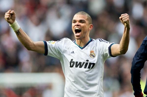 _The_player_of_Real_Madrid_Pepe_is_happy_049466_