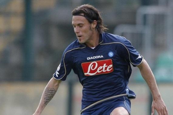 DANIELE MANNINI – L’esterno destro arrivò a Napoli dal Brescia nel 2008 per circa 6,5 milioni. In due stagioni ha collezionato 41 presenze, condite da due reti e una squalifica per doping, rimediata nel gennaio del 2009 e poi annullata dopo appena due mesi. Attualmente veste la maglia del Lecce in Lega Pro.