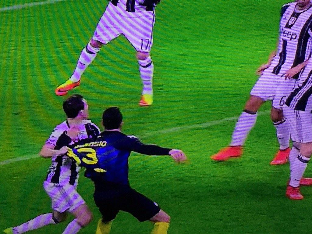 Colonnese ritorna su Juve-Inter: “Non è la prima volta che accade, sono successe cose impossibili da non vedere. Nel ’98 volevo dare un cazzotto all’arbitro!”