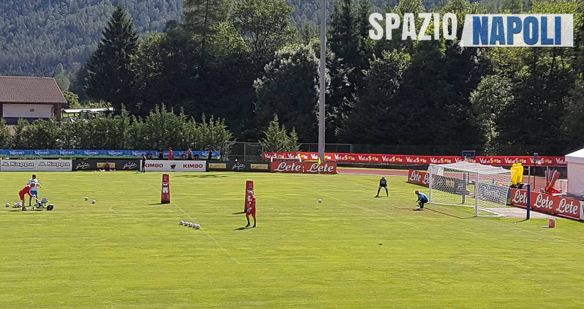 ReLIVE – Day 9, allenamento mattutino: esercitazioni sui cross, i portieri alle prese con la ‘sparapalloni’