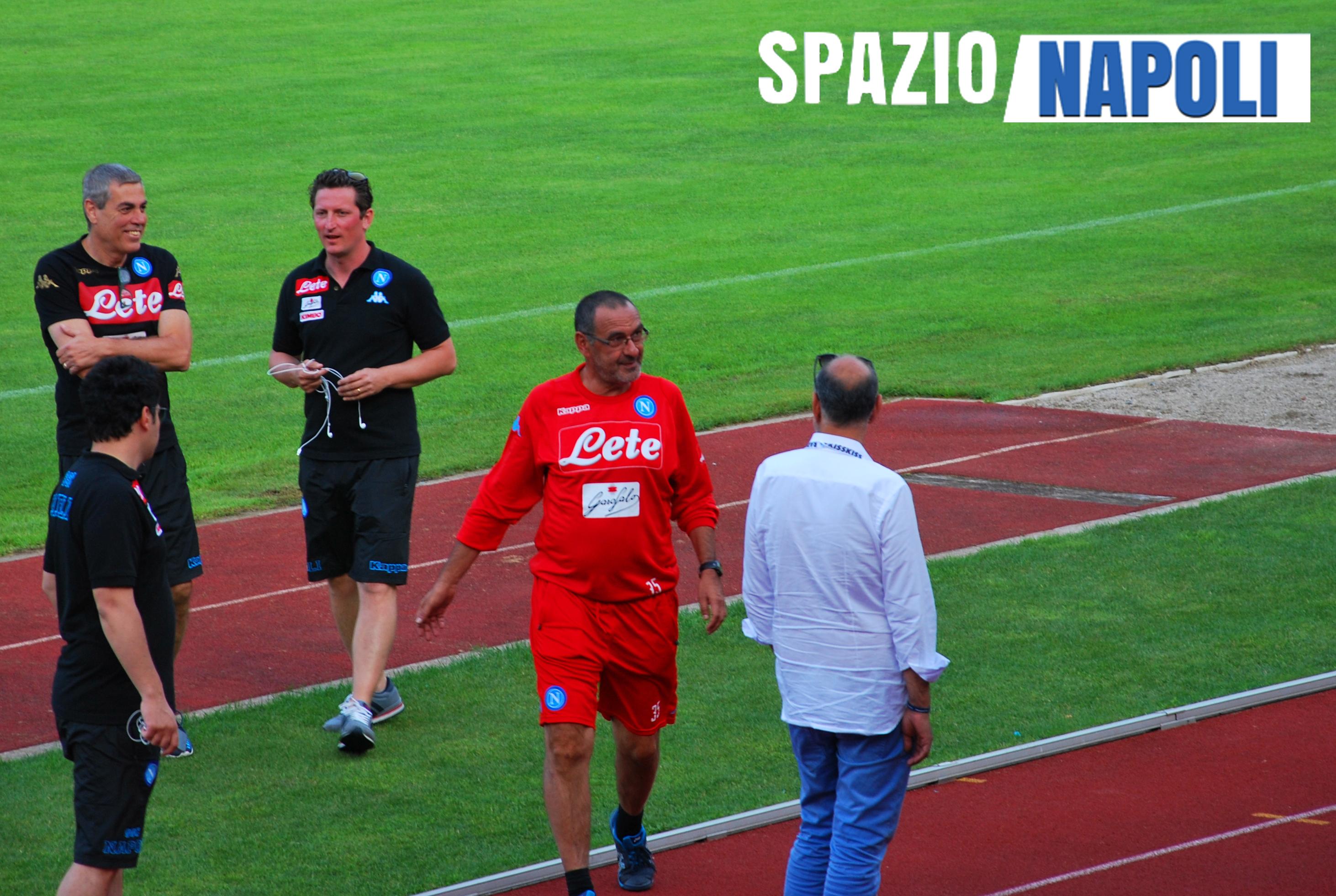 Tutta la carica di Sarri per la sfida alla Roma: urla e sproni per gli azzurri, grande concentrazione a Castel Volturno