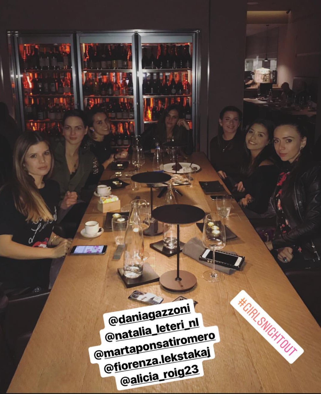 FOTO – Le compagne dei calciatori del Napoli passano la serata insieme