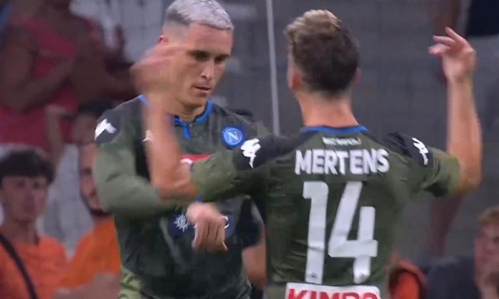 https://www.spazionapoli.it/wp-content/uploads/2019/08/Mertens-Callejon-1000x600.jpg