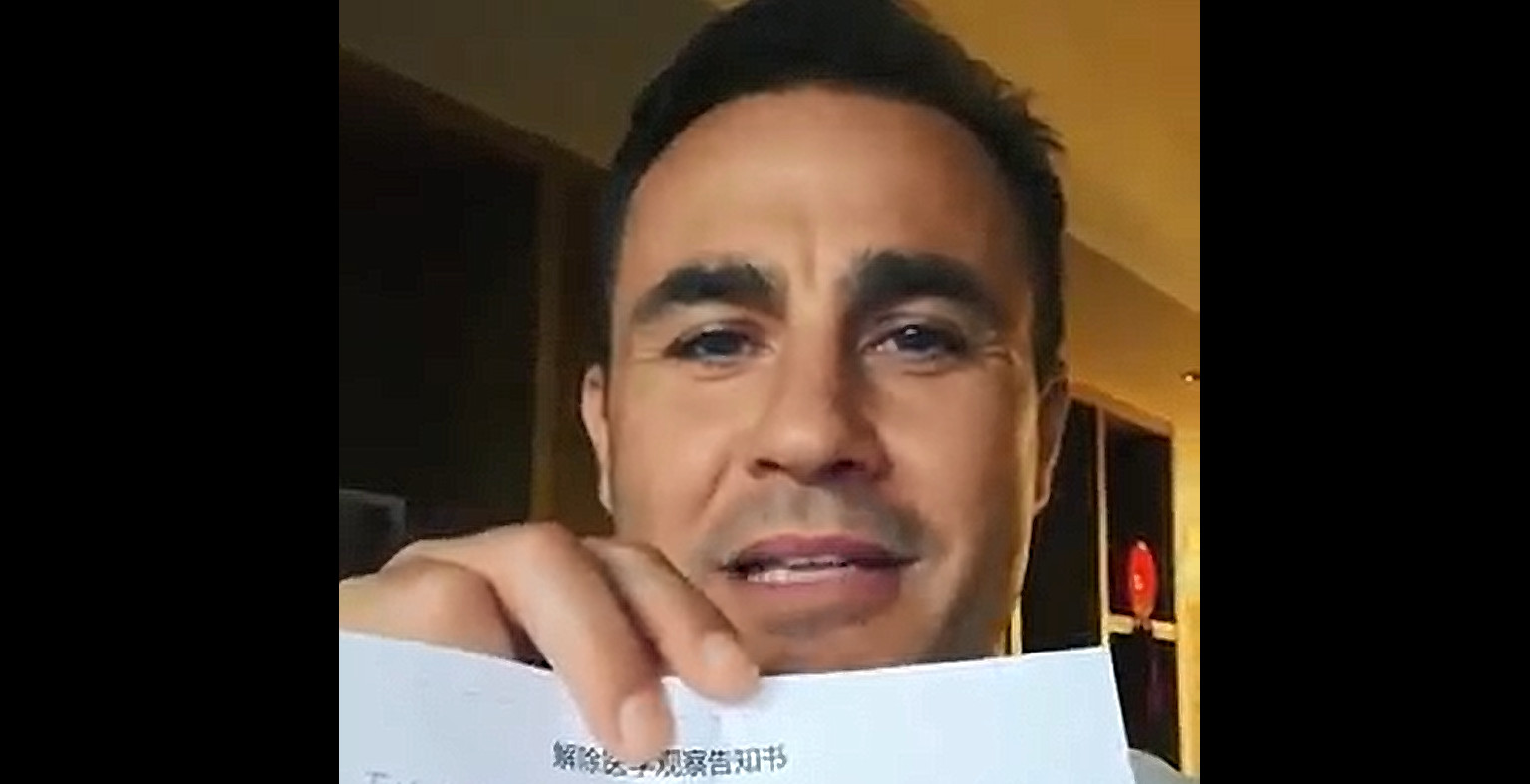 Cannavaro mostra il documento di fine quarantena: “La vita sta tornando alla normalità”