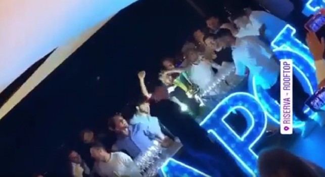 Napoli, festa grande per la Coppa Italia: parte il coro da brividi per Callejon