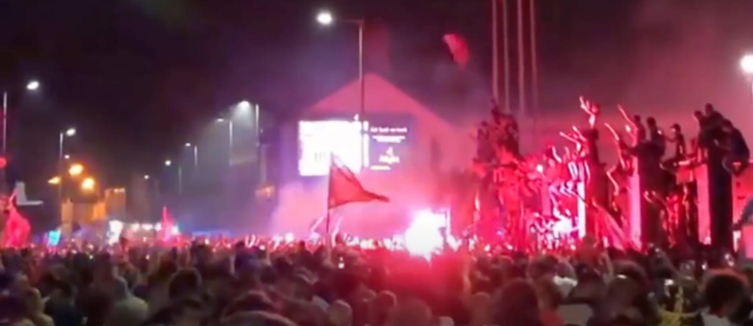 Liverpool duro comunicato contro i festeggiamenti per il titolo: “Comportamento inaccettabile. Quando si potrà organizzeremo una parata”