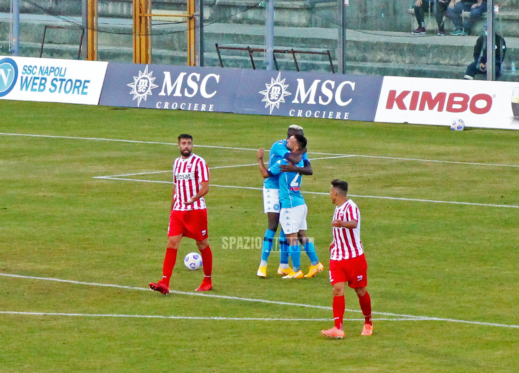 Repubblica – Osimhen si sta ambientando nello spogliatoio: tre senatori gli fanno da chioccia