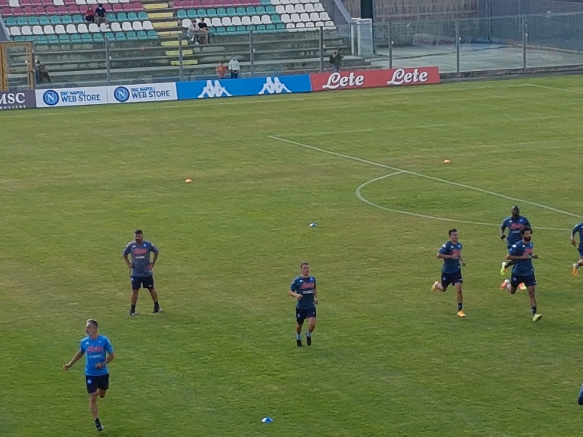 Lozano sbaglia in allenamento, Gattuso lo stuzzica in napoletano: “Tieni la stampella Chucky!”