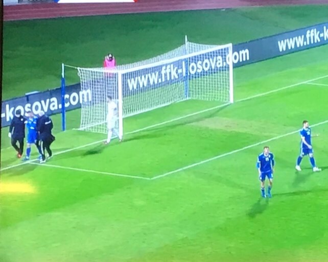 Ancora un infortunio nel Napoli, Rrahmani lascia il campo dopo 20′ in Kosovo-Moldavia