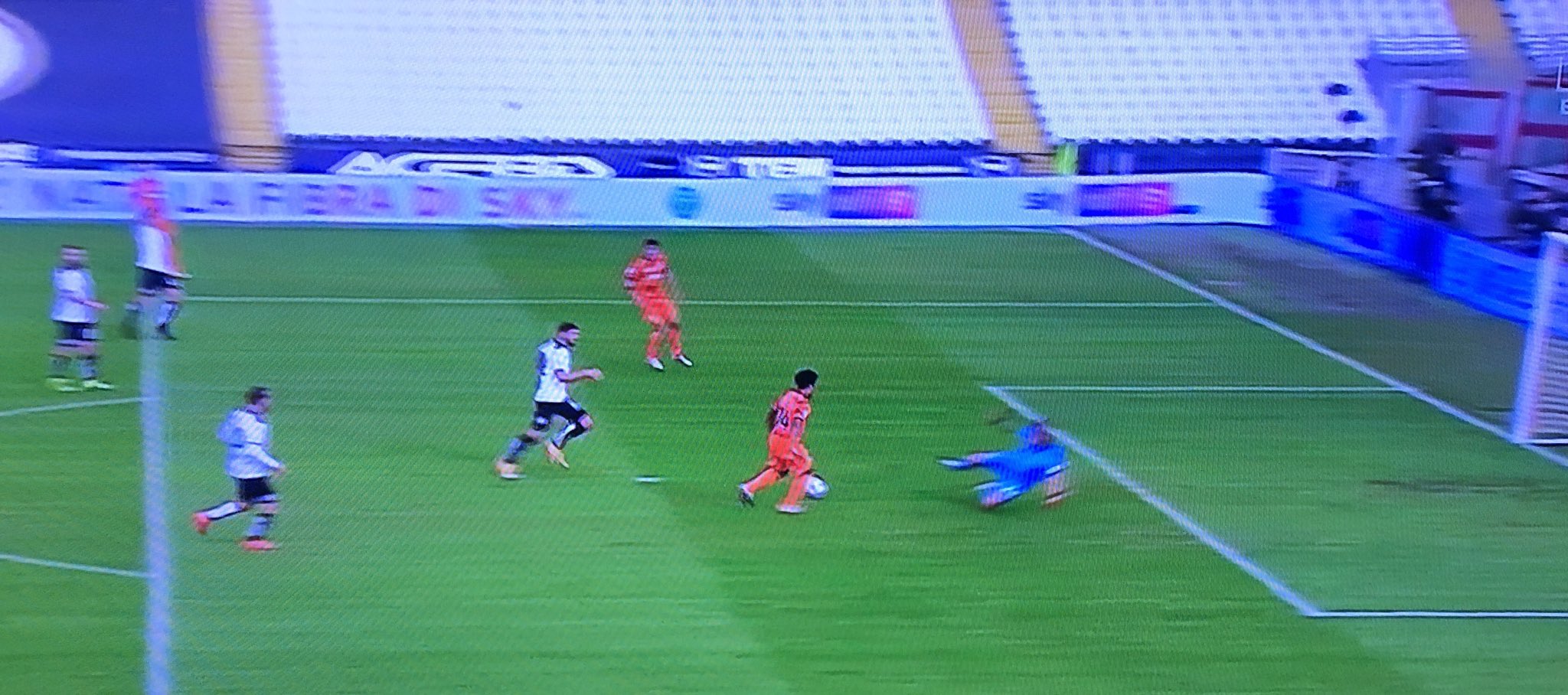 Annullato ancora un gol a Morata, il VAR corregge e Ziliani ironizza: “La Juve ci ripensa sul fuorigioco. Amici come prima”