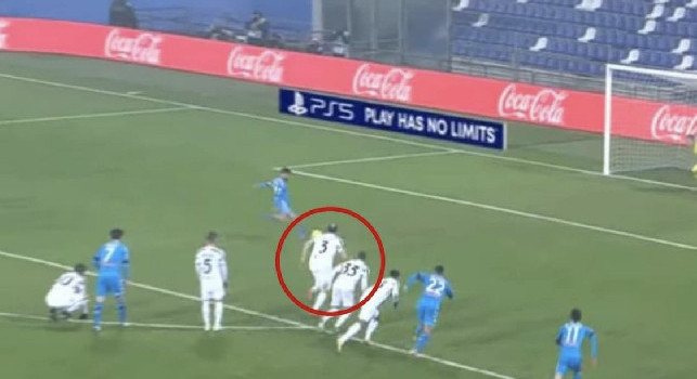 Rigore di Insigne da ripetere? Chiellini in area, ma la polemica è sterile: il motivo