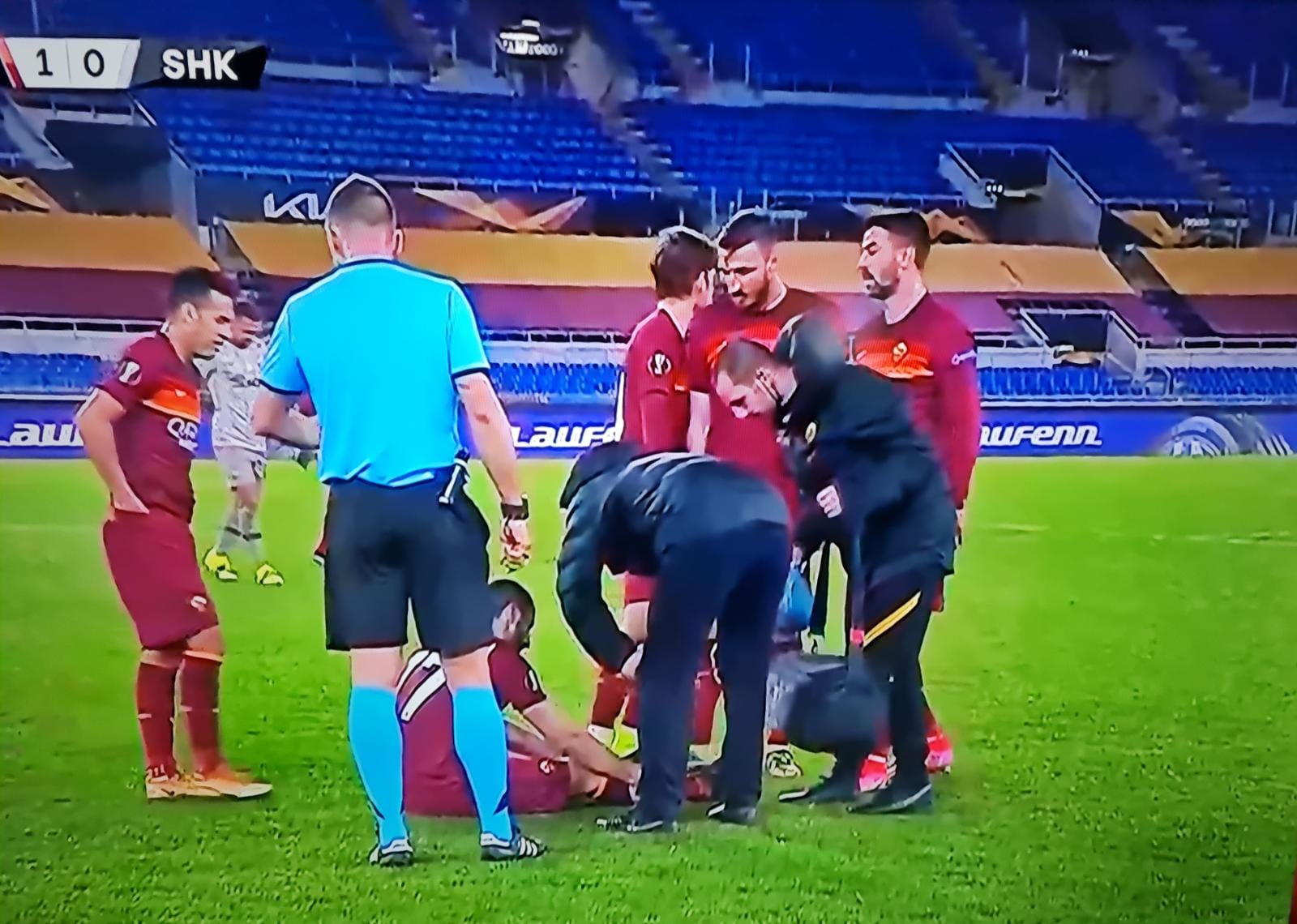 Tegola Roma in Europa League, problema al polpaccio: Mkhitaryan costretto ad uscire