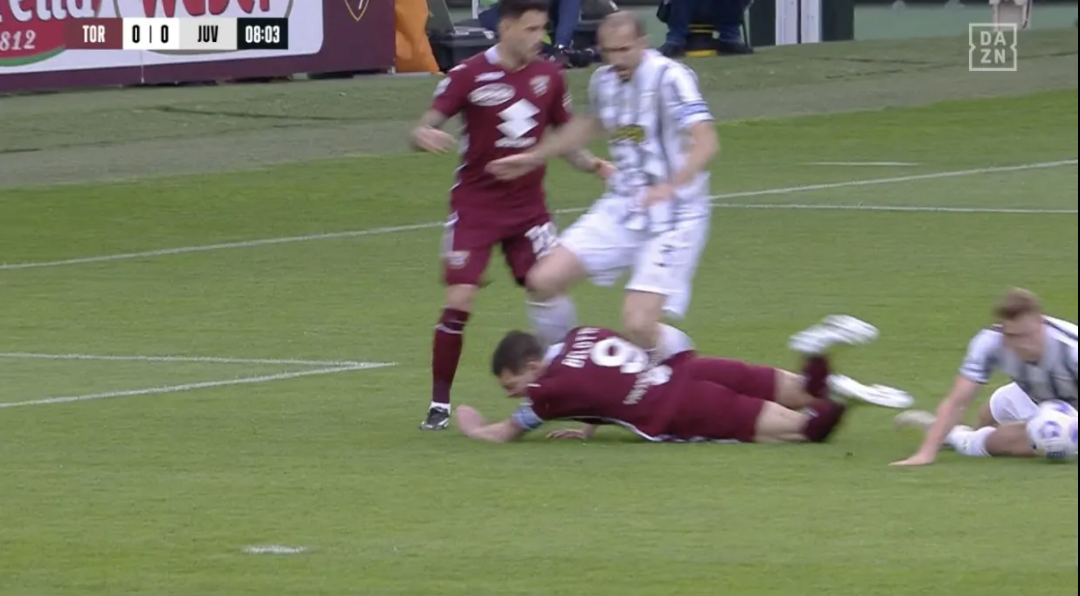 Contatto De Ligt-Belotti, Palmeri convinto: “Era rigore per il Torino”, l’arbitro lascia correre