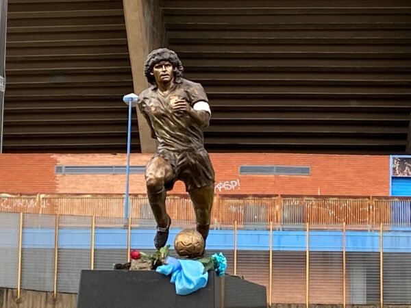 statua maradona