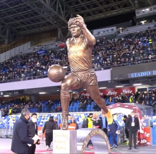 Maradona, Napoli, statua