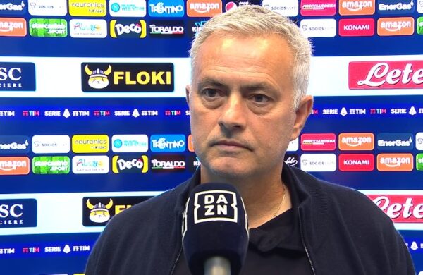 Mourinho Napoli Roma murales Maradona