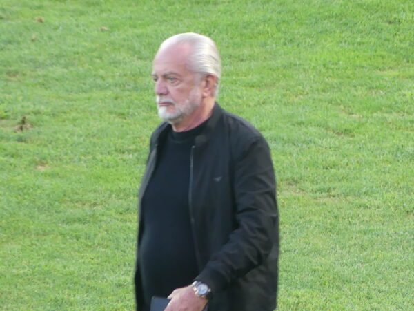 De Laurentiis in campo nel corso del ritiro di Castel Di Sangro