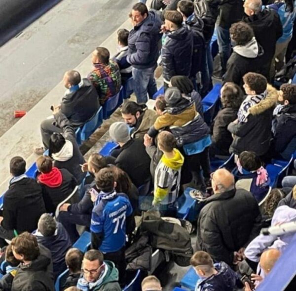 Lezione di civiltà ieri al Maradona: bambini in maglia Juve accolti tra i  napoletani