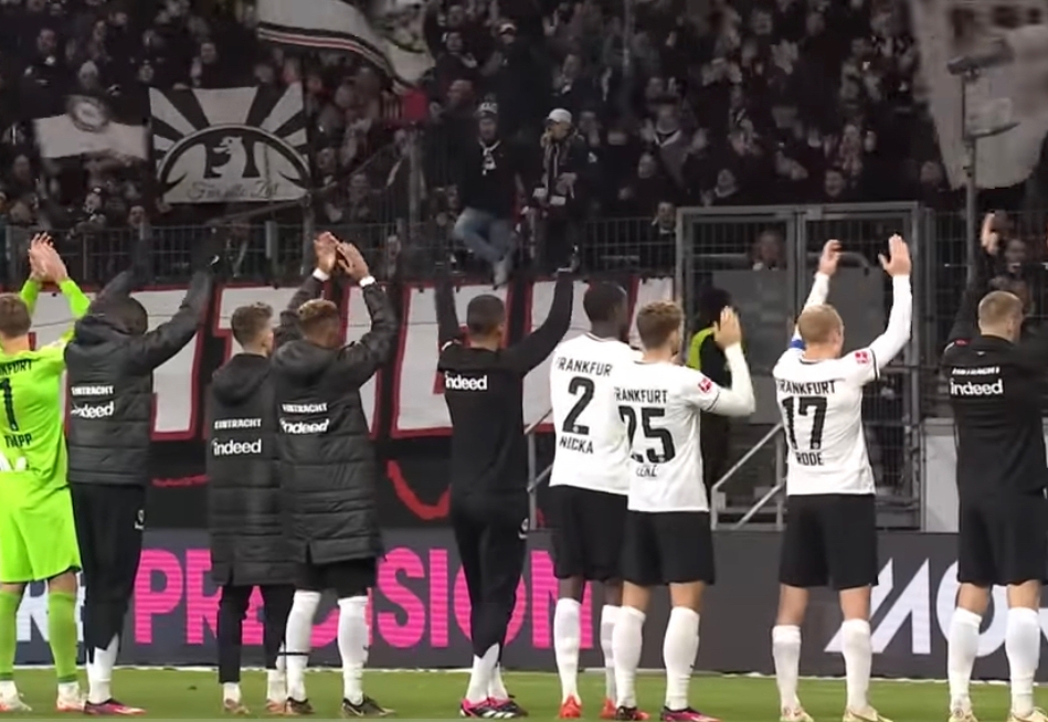 Squadra Eintracht Francoforte esulta