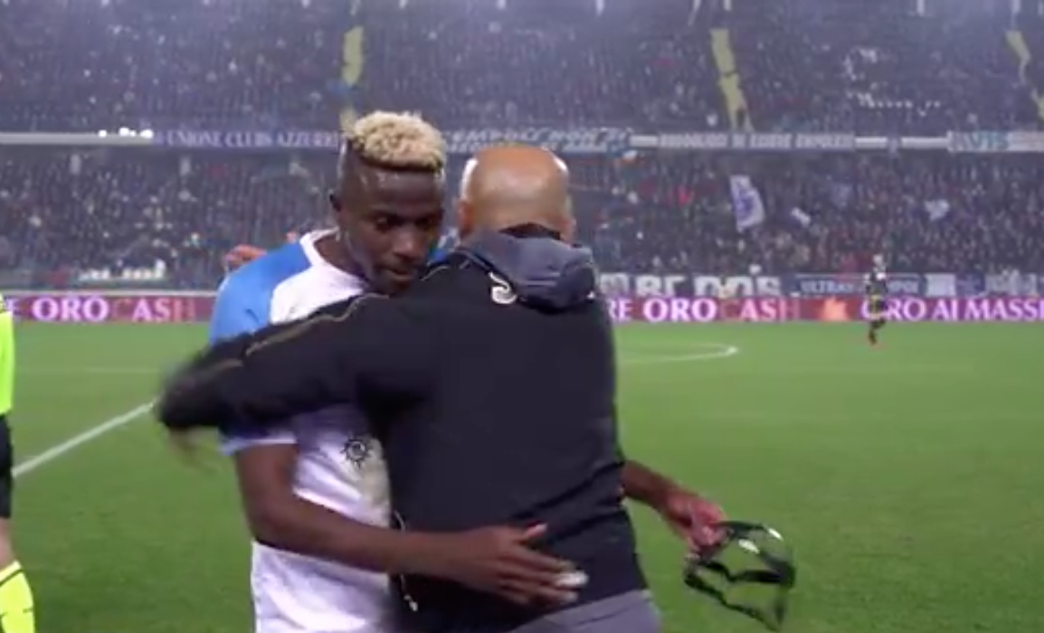 Victor Osimhen abbraccia Luciano Spalletti