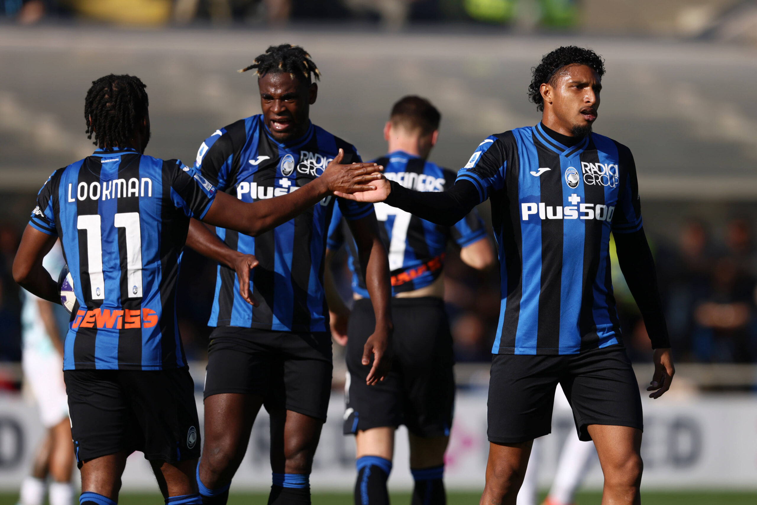 Lookman, Zapata ed Ederson esultano nel corso di Atalanta Inter