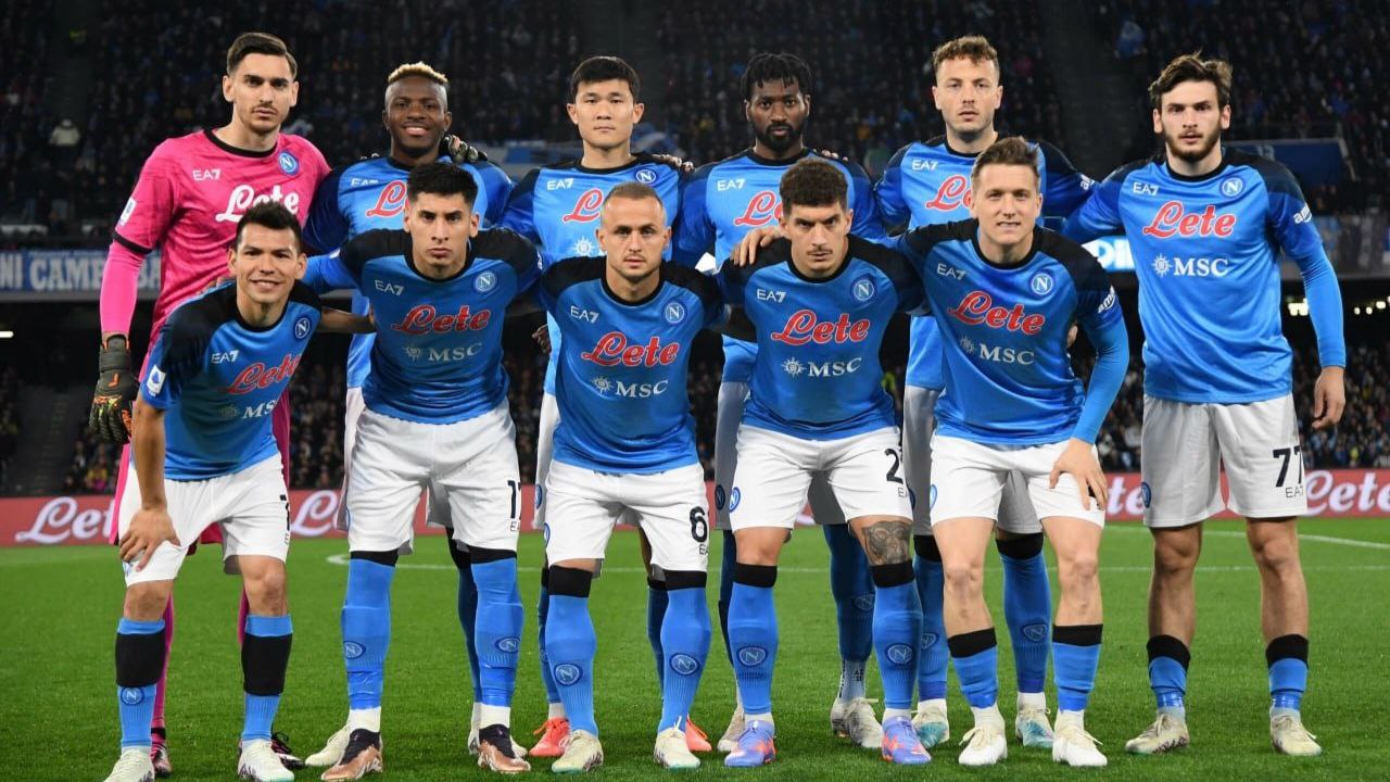 Il Napoli posa al completo prima del match contro la Lazio