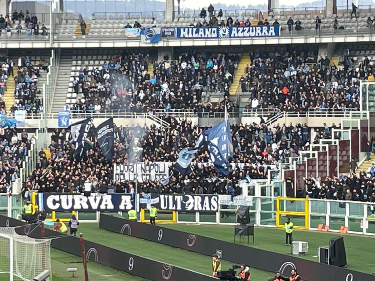 tifosi napoli all'interno dello Stadio Olimpico Grande Torino