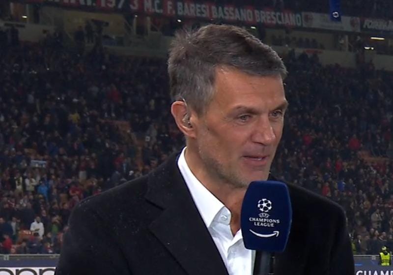 Paolo Maldini durante il pre-partita di Milan-Napoli
