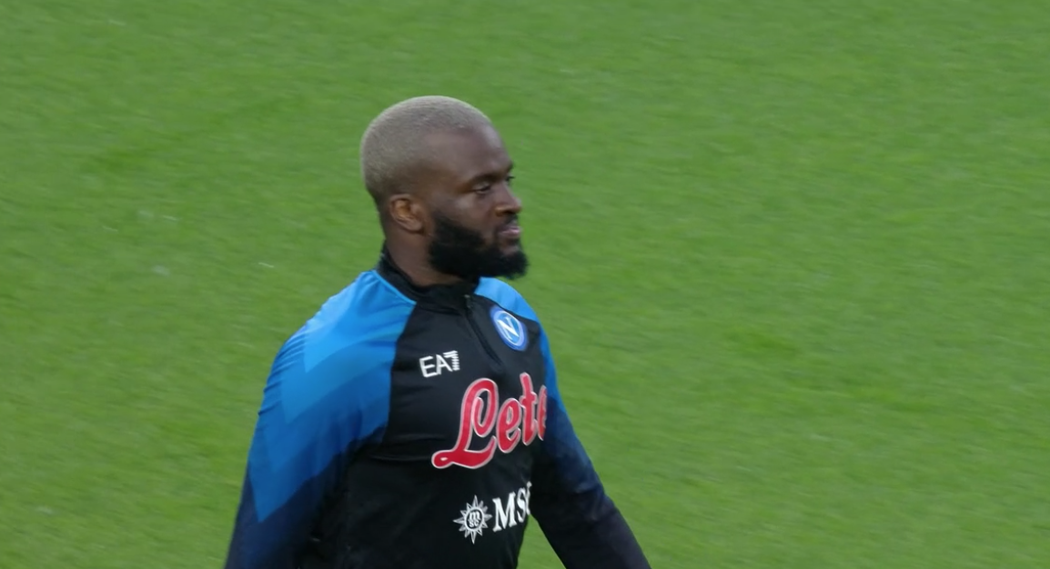 Riscaldamento con il Napoli per Tanguy Ndombele