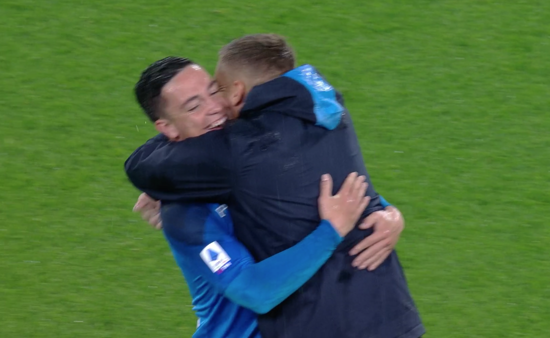 Raspadori e Marfella si abbracciano al termine di Juventus Napoli