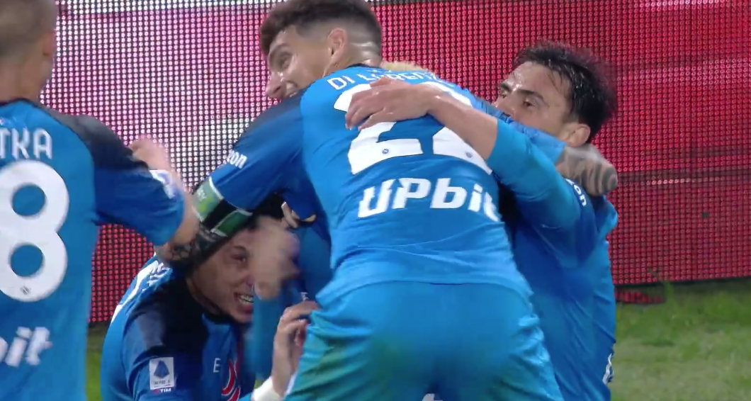 Il Napoli esulta dopo il gol di Raspadori contro la Juventus