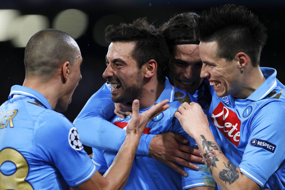 Lavezzi, Cavani, Hamisik e Inler esultano dopo il gol dell'argentino contro il Chelsea