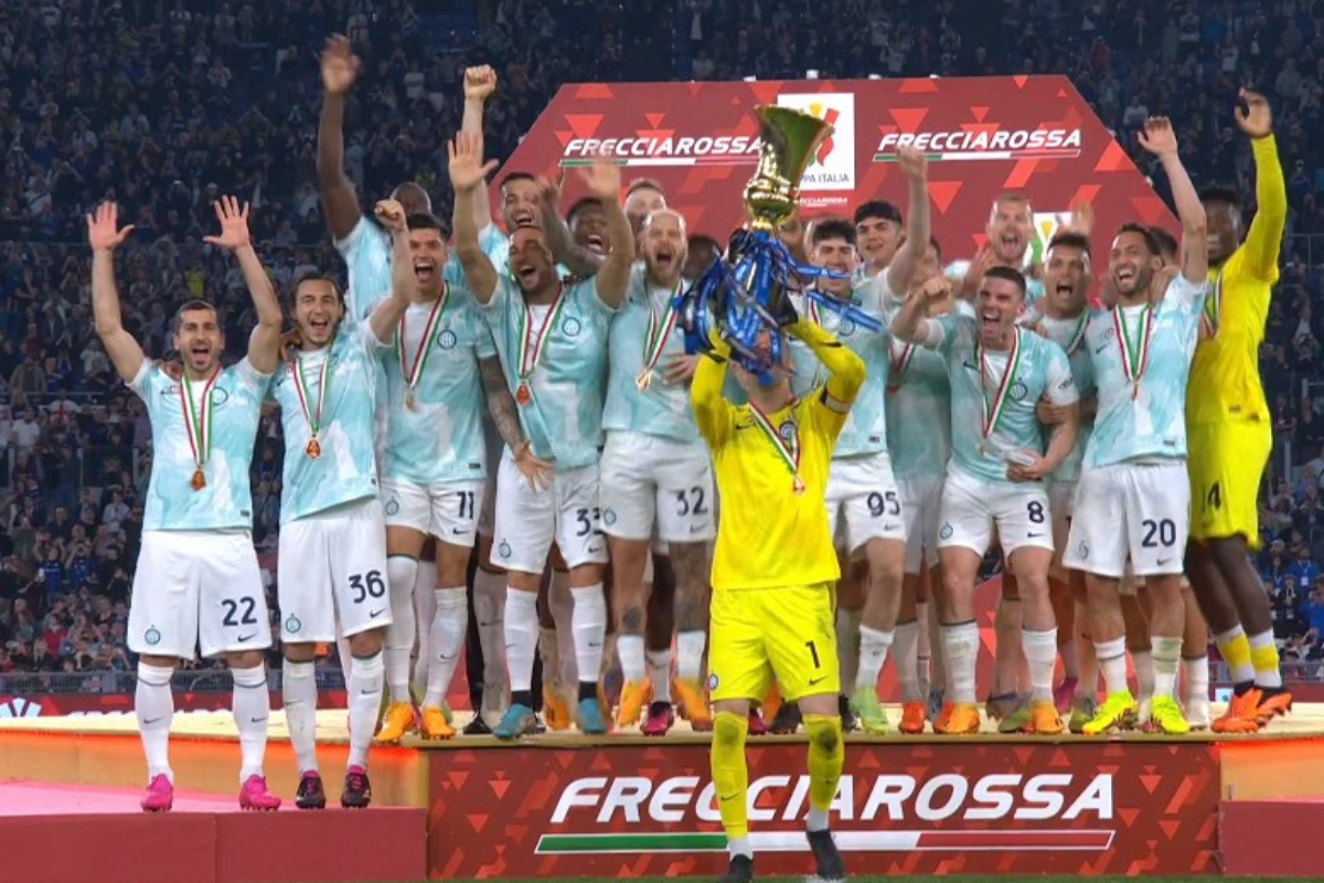 L'Inter alza al cielo la Coppa Italia