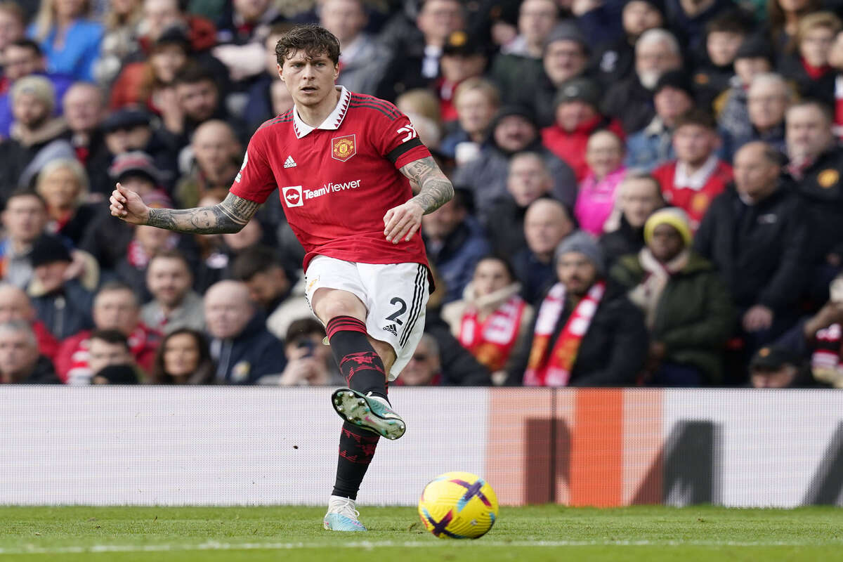 Victor Lindelof in azione con il Manchester United