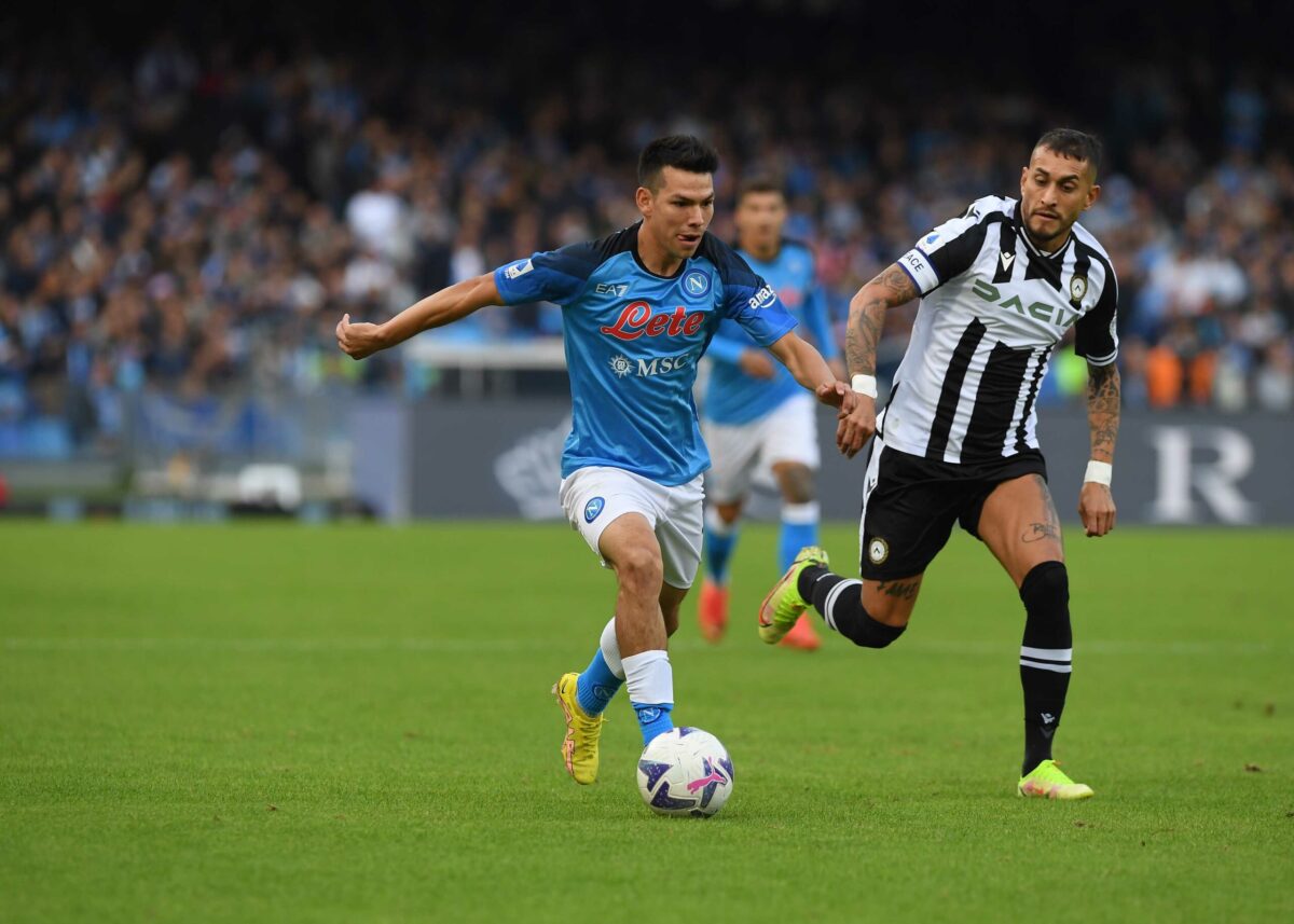 Lozano viene rincorso da Pereyra durante Napoli-Udinese