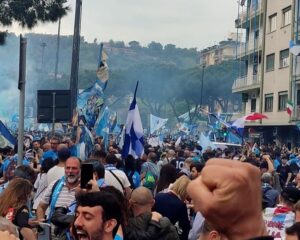 Festa Scudetto, un tifoso muore d’infarto a piazza Plebiscito: c’è anche un ferito in provincia