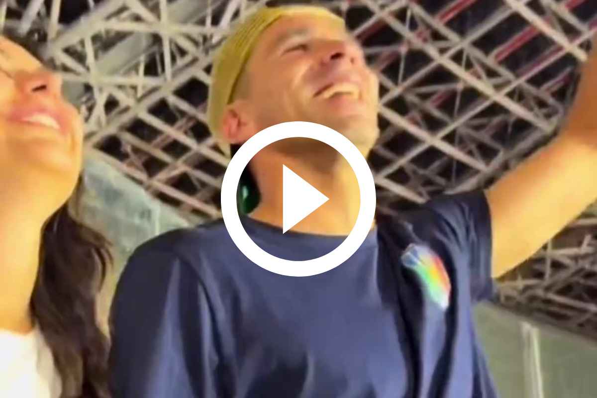 Simeone scatenato al concerto dei Coldplay al Maradona
