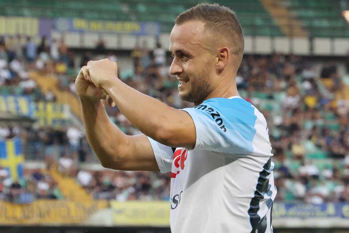 Stanislav Lobotka esulta dopo il gol