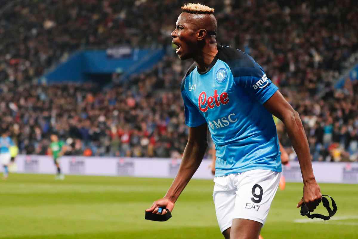 Victor Osimhen tratta il rinnovo con il Napoli