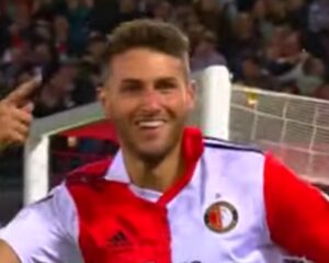 L'attaccante del Feyenoord Santiago Gimenez esulta dopo aver realizzato una rete