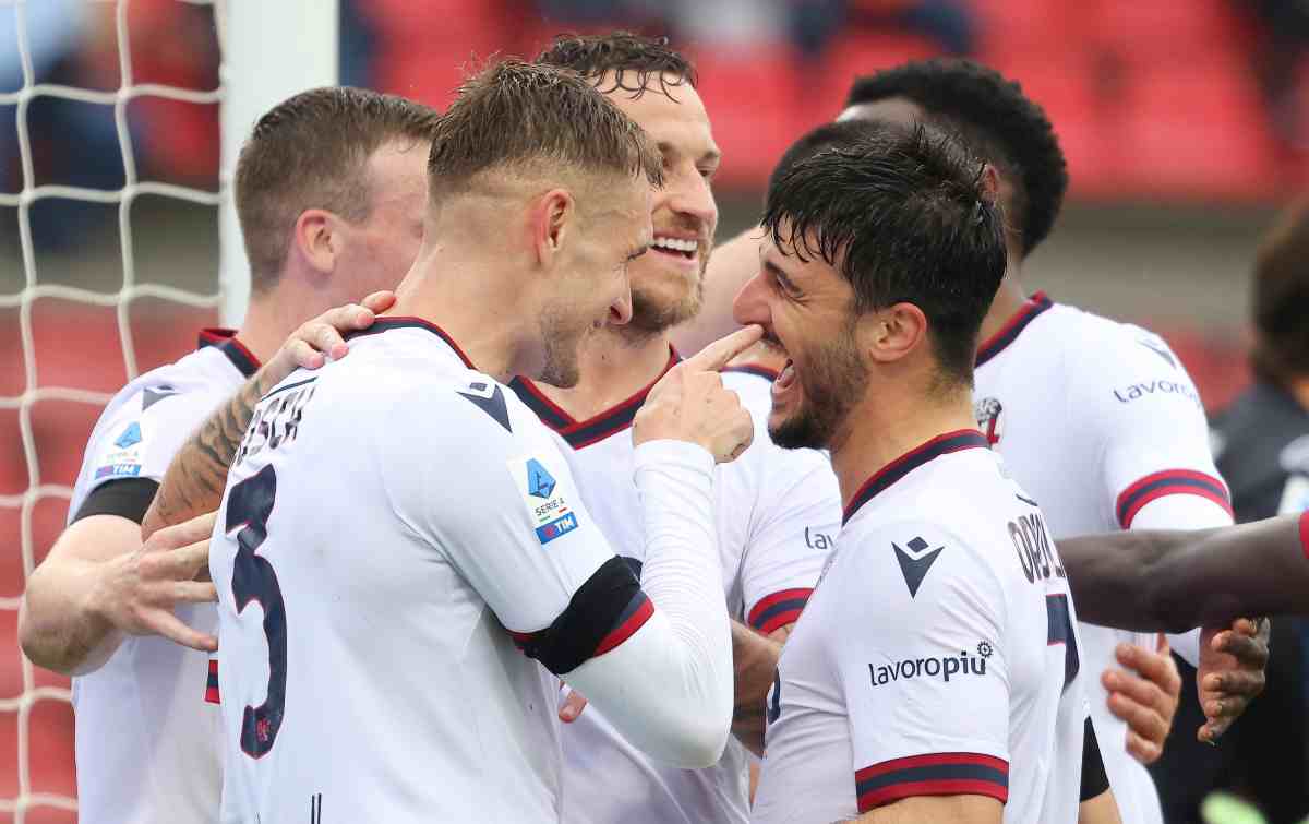 Calciatori del Bologna in gruppo