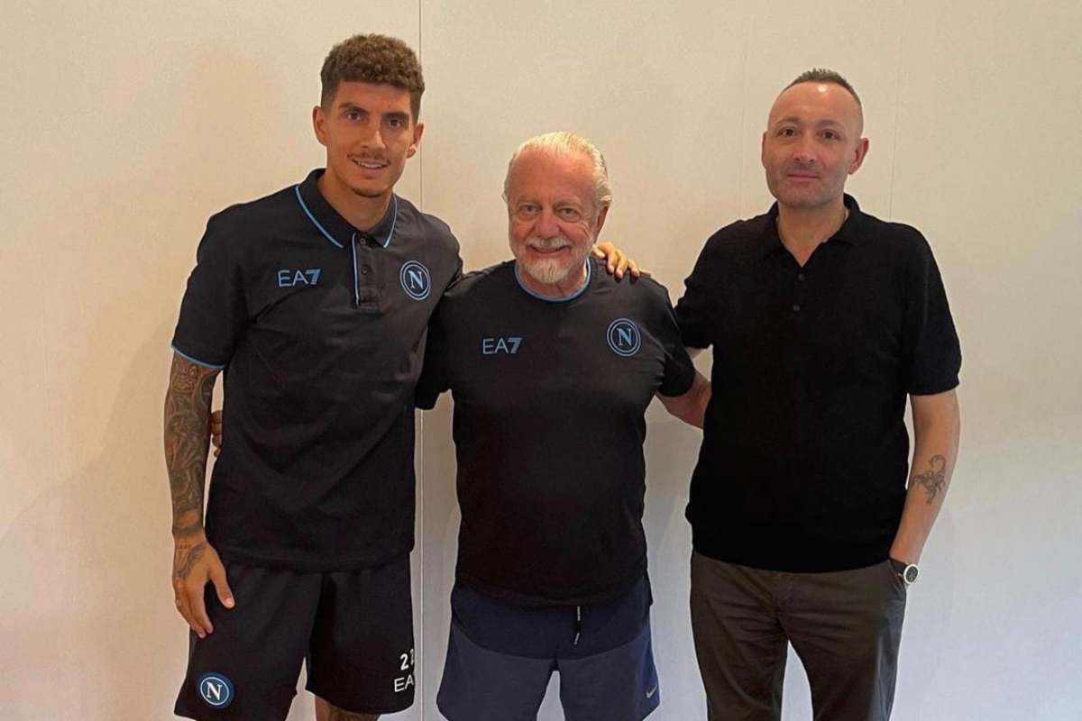 De Laurentiis in posa con Di Lorenzo e Giuffredi dopo il rinnovo